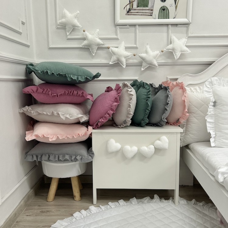 Plumeti Poduszka Serce z Falbanką 41x38 cm – dekoracja pokoju dziecięcego