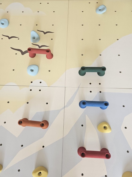 Mountain Grips – kolorowe uchwyty do ścianek wspinaczkowych, ergonomiczne i antypoślizgowe, bezpieczne dla dzieci i dorosłych