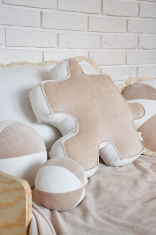 Poduszka welurowa dekoracyjna PUZZEL