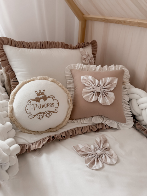 Poduszka welurowa dla dziecka z kokardą