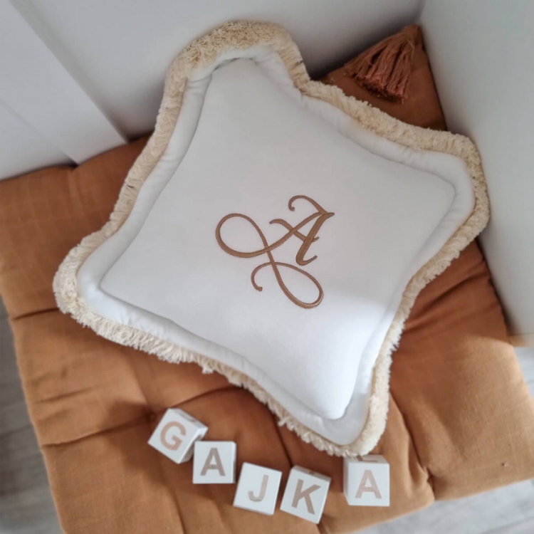 Poduszka welurowa ozdobna z haftem i frędzlami 40x40