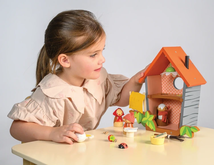 Gniazdko rodziny Robin – drewniany domek dla dzieci Tender Leaf Toys z mamą ptaszkiem Ruby i córeczką Rosy