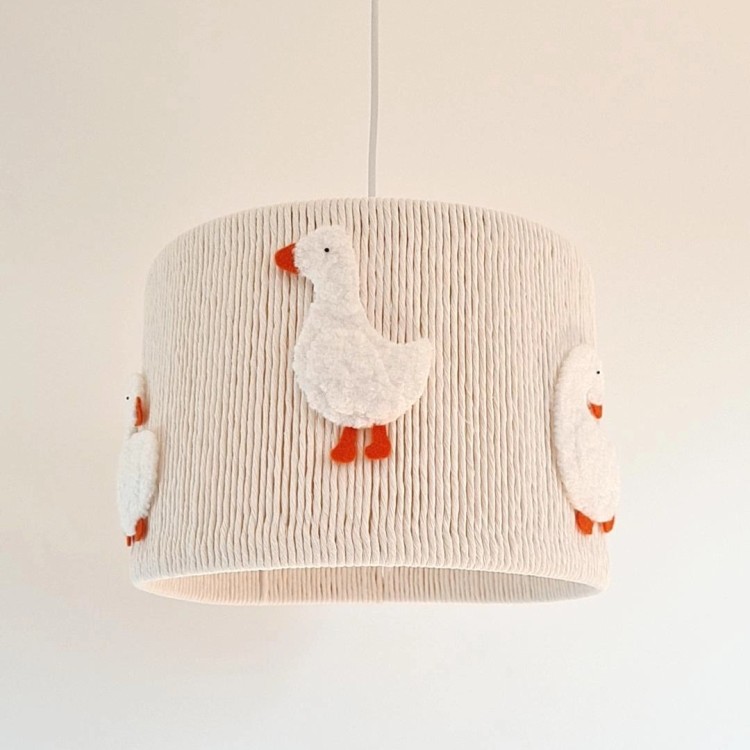 Lampa sufitowa Gąski z makramy i filcu – Marmys Felt Studio