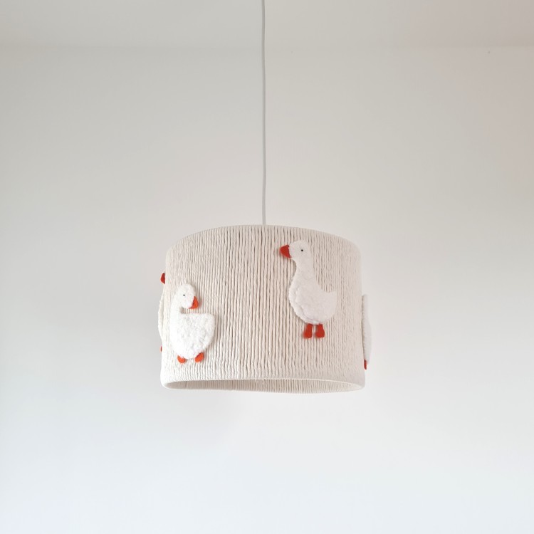 Lampa sufitowa Gąski z makramy i filcu – Marmys Felt Studio