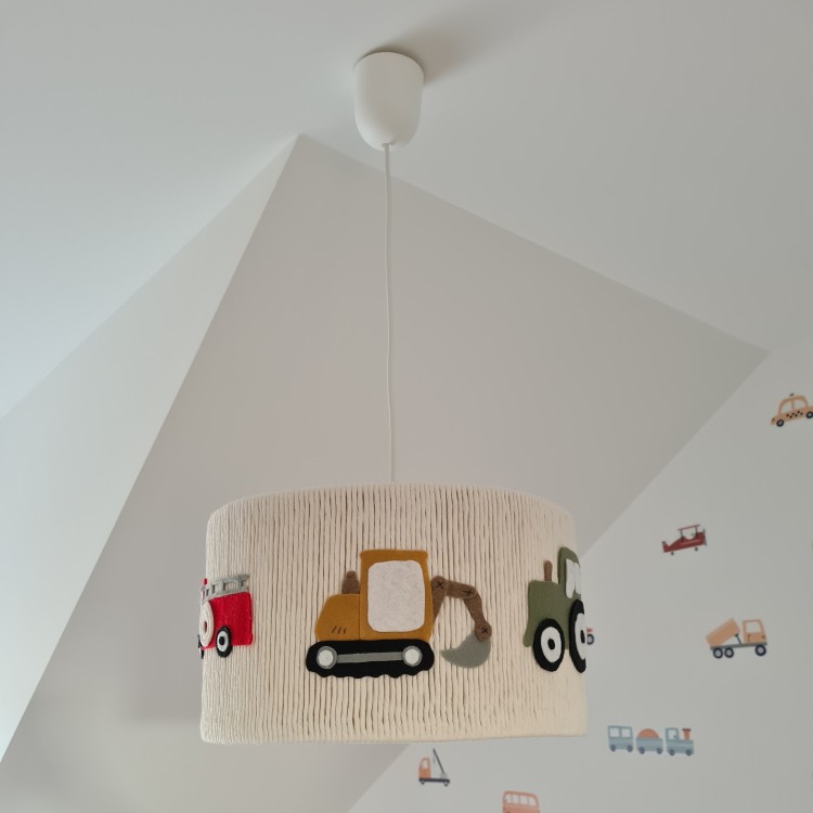 Ręcznie robiona lampa dziecięca z motywem traktora