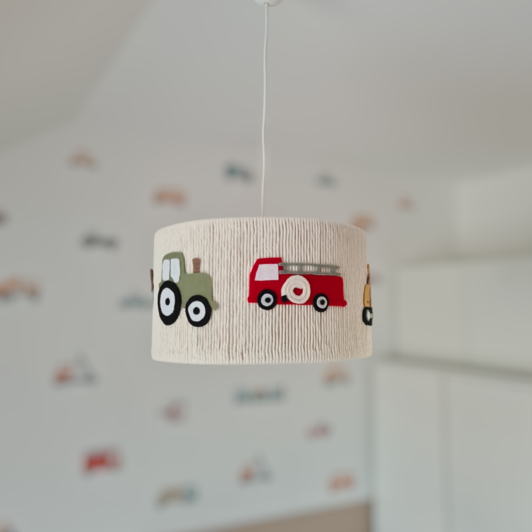 Ręcznie robiona lampa dziecięca z motywem traktora