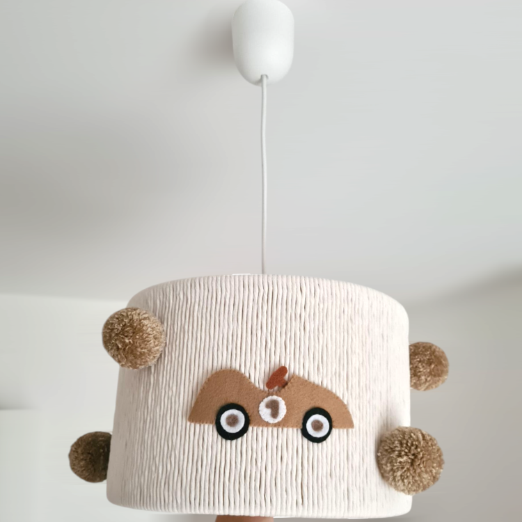 Ręcznie robiona lampa dziecięca z motywem autek retro