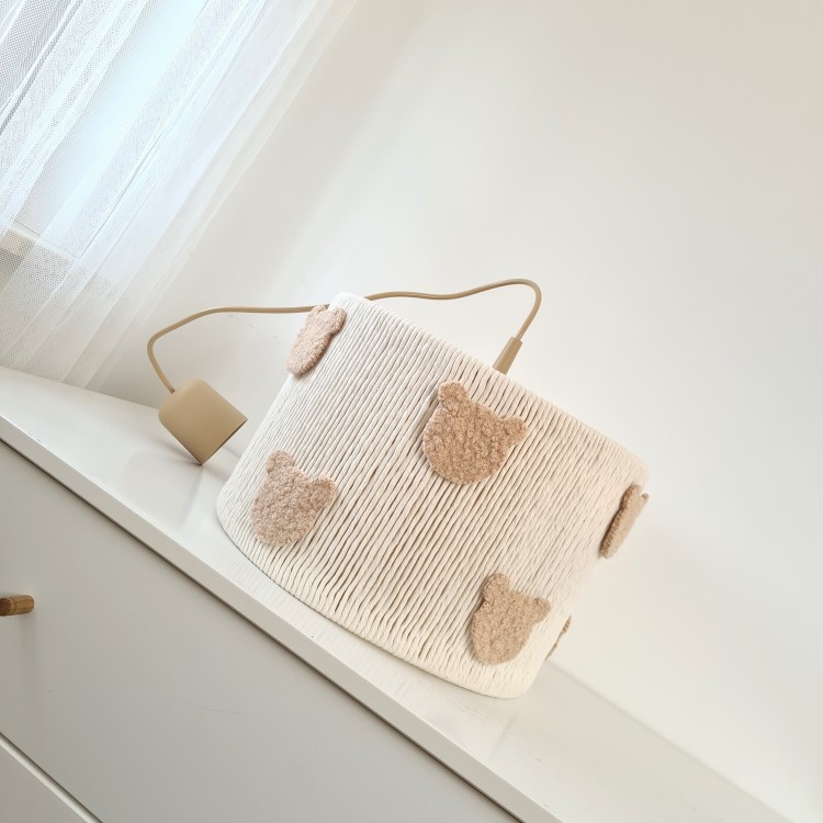 Ręcznie robiona lampa dziecięca z motywem misia bouclé