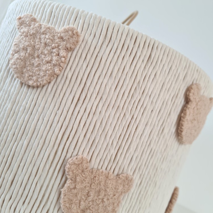 Ręcznie robiona lampa dziecięca z motywem misia bouclé