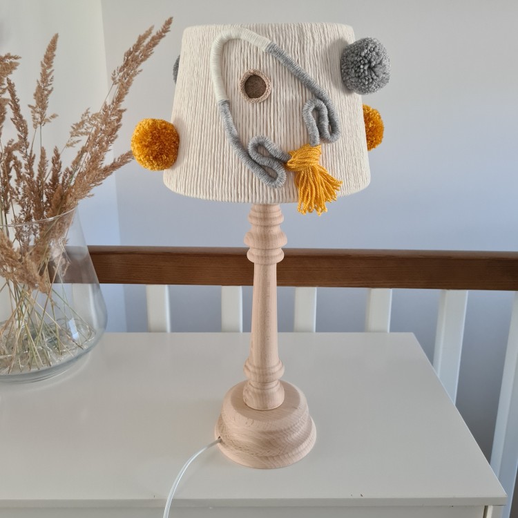 Lampka boho dla dzieci z motywem kosmosu i rakietą