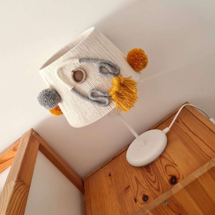 Lampka boho dla dzieci z motywem kosmosu i rakietą