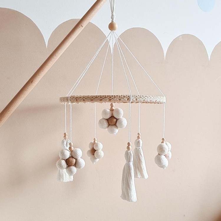 Karuzela do łóżeczka Margaretki Boho z wełnianymi kwiatami