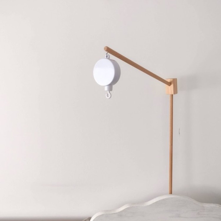 Karuzela Sowa w lesie z chmurkami i liśćmi