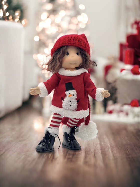 Lalka Holly Lullu Dolls w ubranku z bawełny OEKO-TEX