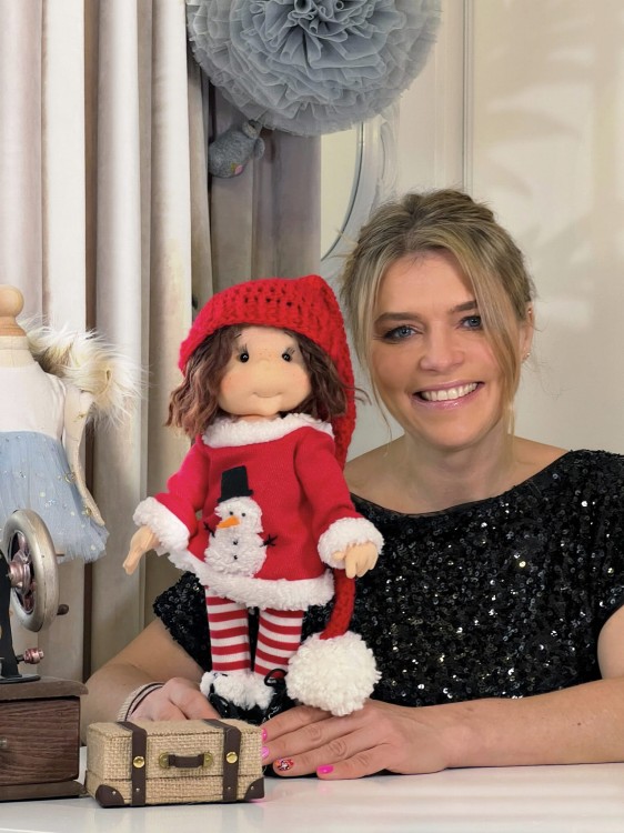 Kolekcjonerska szmaciana lalka Holly Lullu Dolls w pełni ruchoma