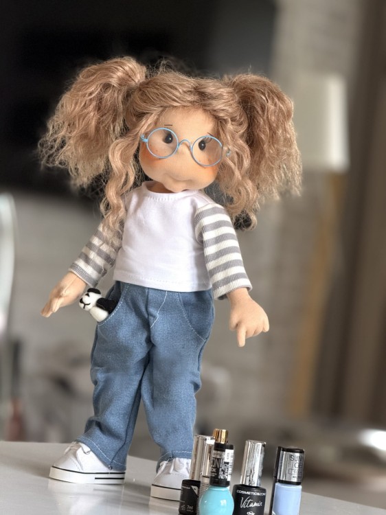 Szmaciana lalka Blue Lullu Dolls z naturalnymi włosami alpaki, 38 cm wysokości