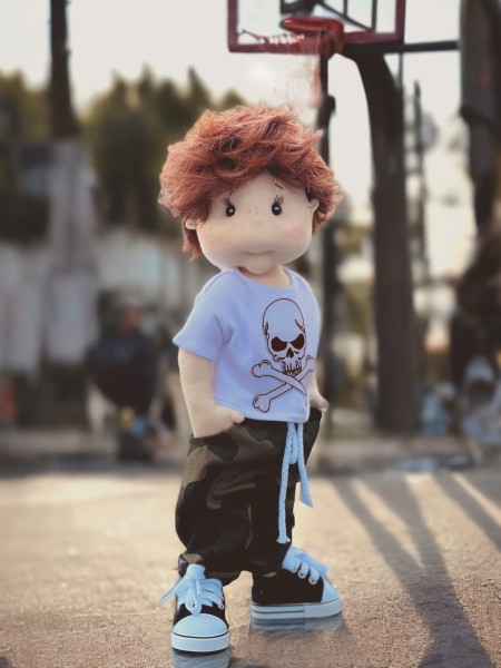 Lalka Szymon Lullu Dolls z ruchomym szkieletem i syntetycznymi włosami