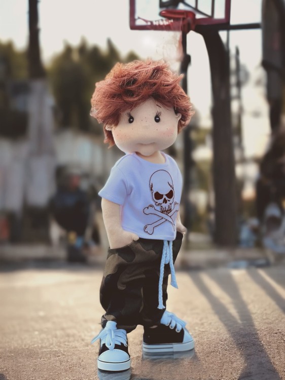 Lalka Szymon Lullu Dolls z ruchomym szkieletem i syntetycznymi włosami