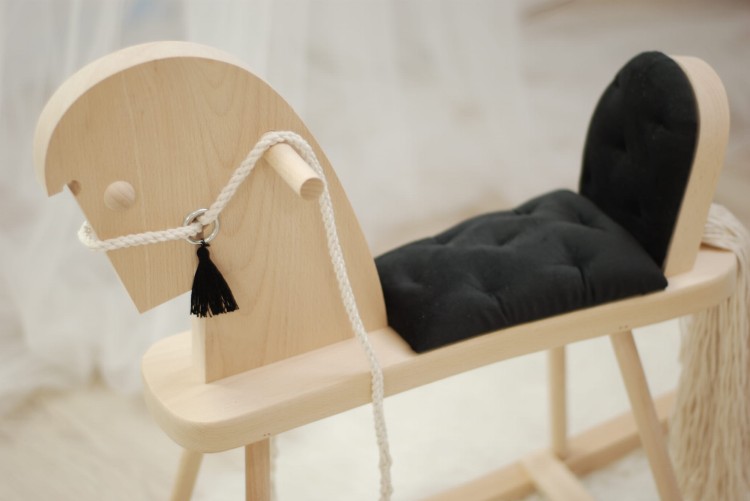 Drewniany konik na biegunach Naturalny