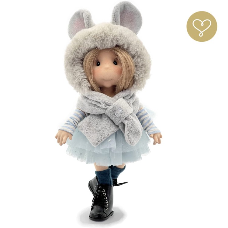 Ręcznie szyta lalka Nikola o wysokości 38 cm