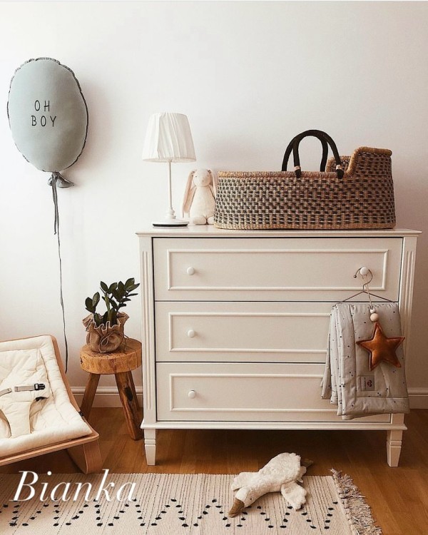 Przewijak Bianka zamontowany na komodzie – funkcjonalny i bezpieczny