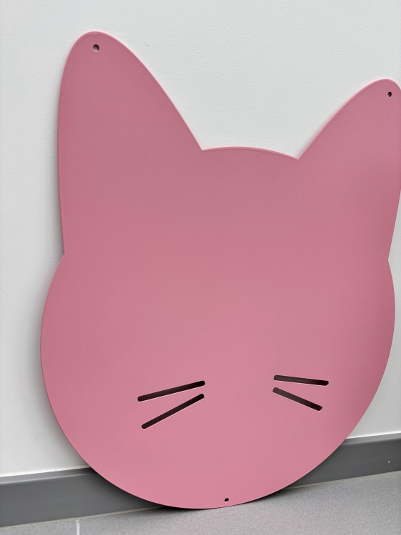Silnie magnetyczna tablica dla dzieci „Kot” – kreatywna przestrzeń do nauki i zabawy 45x55cm