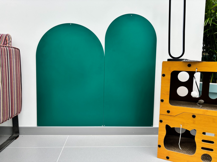 Silnie magnetyczna tablica dla dzieci „Łuk” – kreatywna, dekoracyjna i edukacyjna przestrzeń