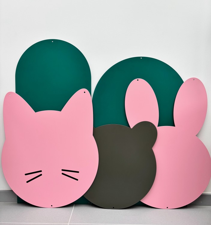 Silnie magnetyczna tablica dla dzieci „Królik” – kreatywna przestrzeń do zabawy i nauki 41x60cm