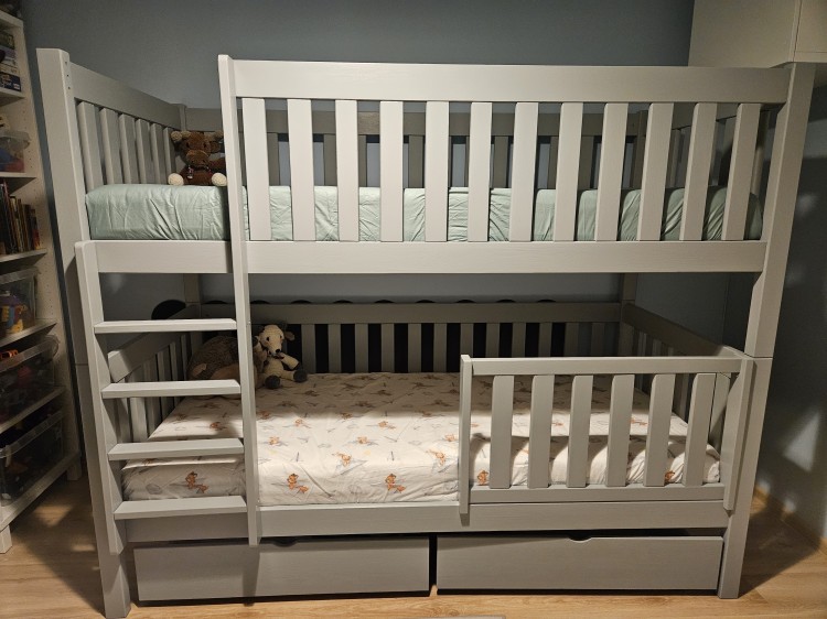 Łóżko piętrowe OLA z barierką i drabinką POPIEL