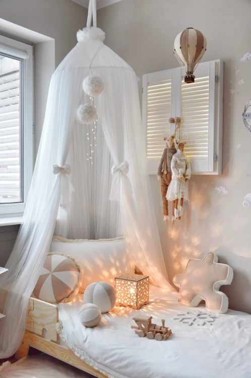 Bajeczny baldachim z tiulu miękkiego - różne kolory i zawieszki