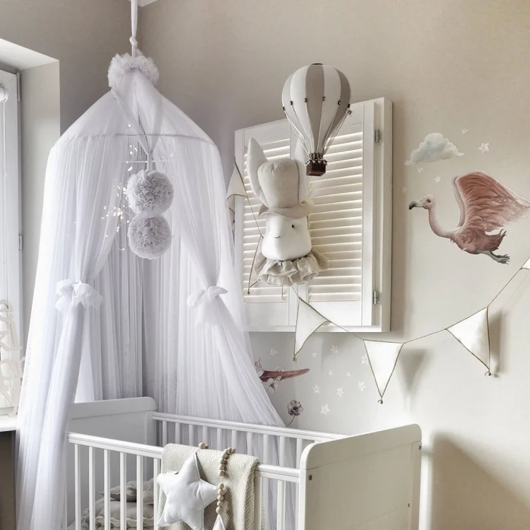 Bajeczny baldachim z tiulu miękkiego - różne kolory i zawieszki