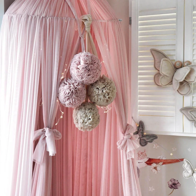 Bajeczny baldachim z tiulu miękkiego - różne kolory i zawieszki