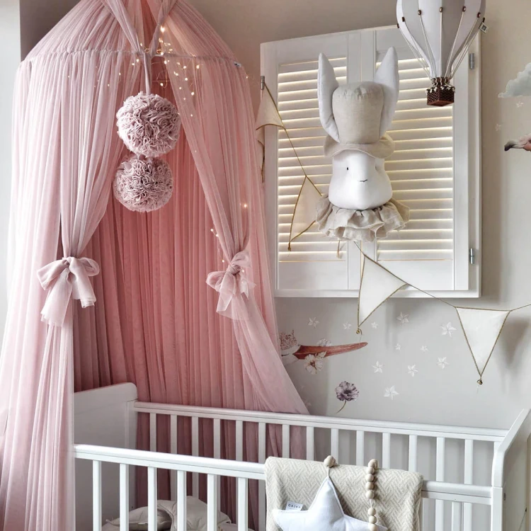 Bajeczny baldachim z tiulu miękkiego - różne kolory i zawieszki