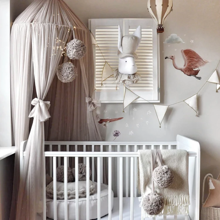 Bajeczny baldachim z tiulu miękkiego - różne kolory i zawieszki