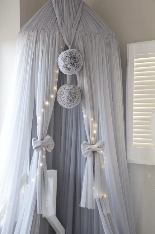 Bajeczny baldachim z tiulu miękkiego - różne kolory i zawieszki