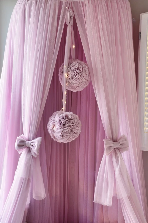 Bajeczny baldachim z tiulu miękkiego - różne kolory i zawieszki
