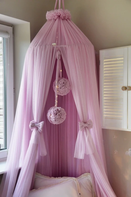 Bajeczny baldachim z tiulu miękkiego - różne kolory i zawieszki