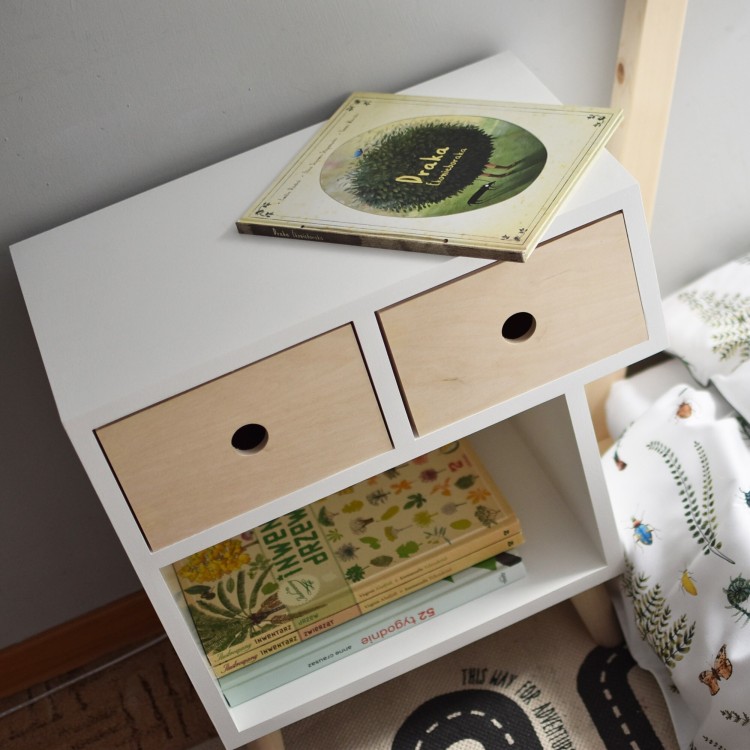 mała szafka nocna do pokoju dziecka boho