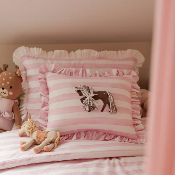 Poszewki dziecięce Love paski z falbankami bawełna premium