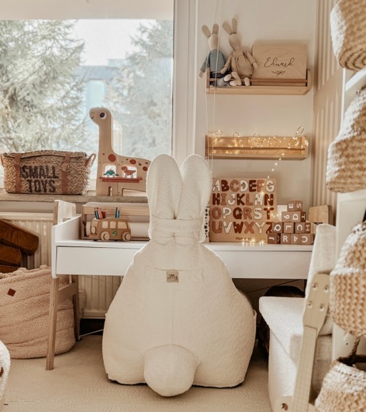 Pufa Funny Bunny Teddy Off White – miękkie siedzisko z oparciem do pokoju dziecka