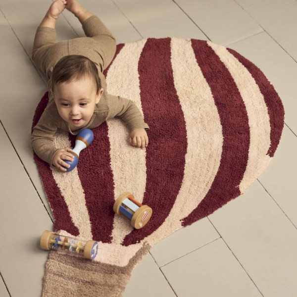 Miękki dywan dziecięcy FILIBABBA w kształcie balonu czerwonego z bawełny