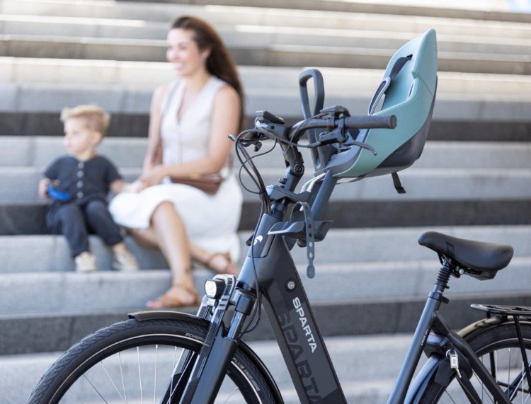 Fotelik rowerowy Bobike Exclusive Evolve Mini cinnamon brown montowany z przodu roweru