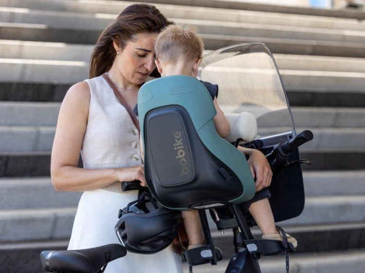Fotelik rowerowy Bobike Exclusive Evolve Maxi Urban Black montowany na tylny bagażnik roweru