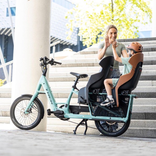 Fotelik rowerowy Bobike Exclusive Evolve Maxi cinnamon brown montowany na tylny bagażnik roweru