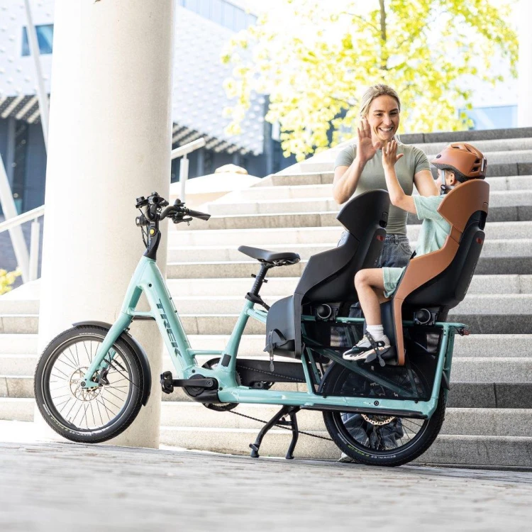 Fotelik rowerowy Bobike Exclusive Evolve Maxi cinnamon brown montowany na tylny bagażnik roweru