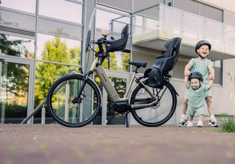 Fotelik rowerowy Bobike Exclusive Evolve Maxi peppermint montowany na tylny bagażnik roweru