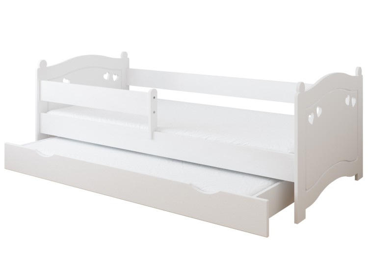 laura biala materac b tlo.jpg