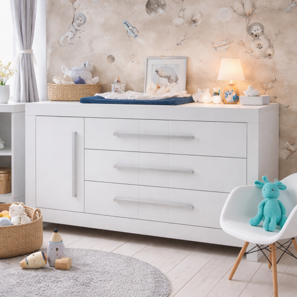 Komoda 3-szufladowa CALMO biała – elegancki mebel dziecięcy z pojemnymi szufladami i drzwiczkami