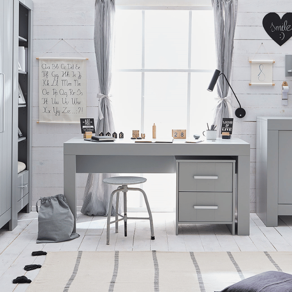 biurko młodzieżowe Calmo szare z dużym blatem do nauki i pracy