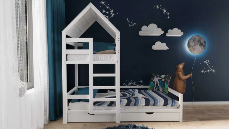 łóżko dziecięce drewniane domek Aleksander z bocianim gniazdem wykonane z litego drewna sosnowego